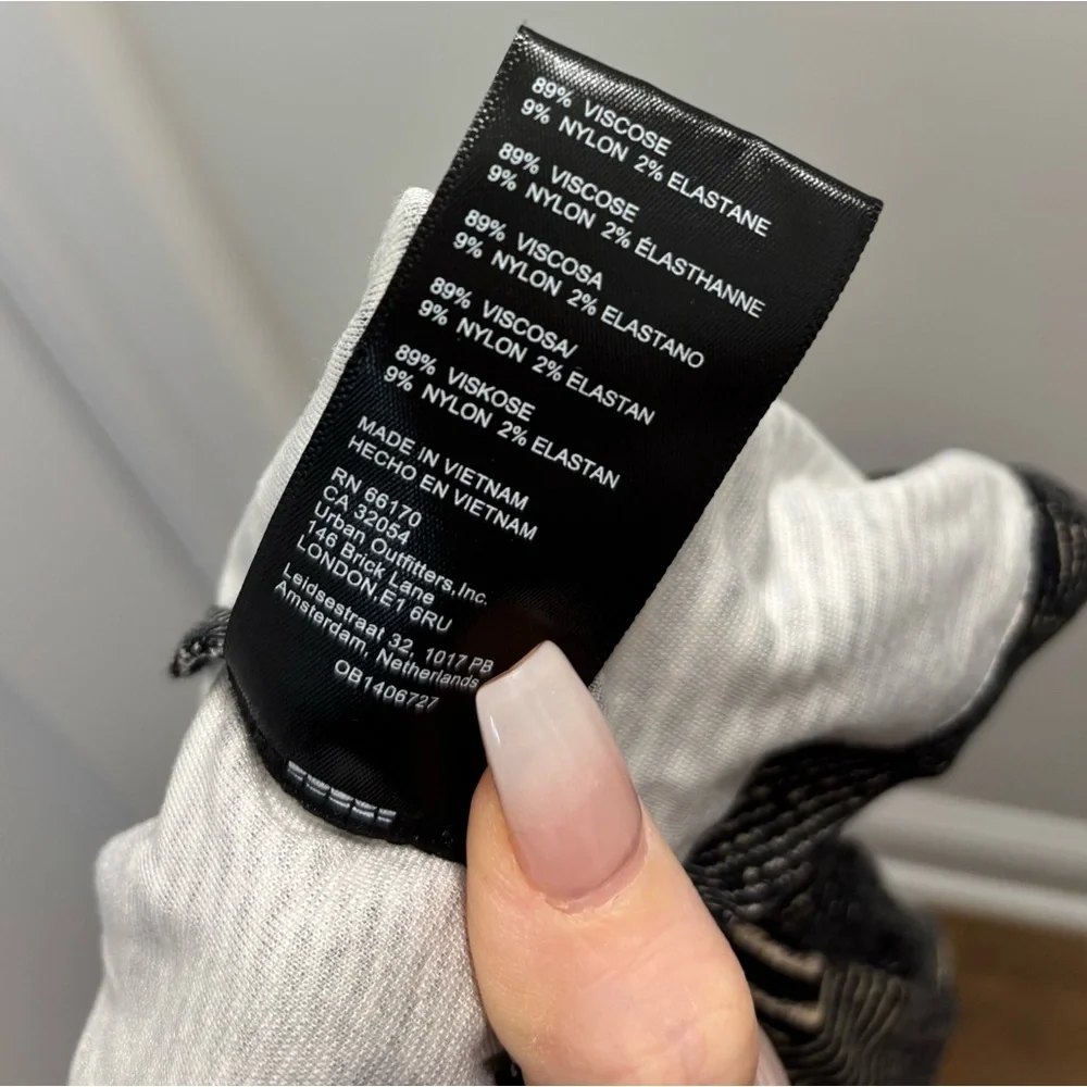 URBAN OUTFITTERS Camila Swirl Tie-Around Mini Skirt - Picture 5 of 6